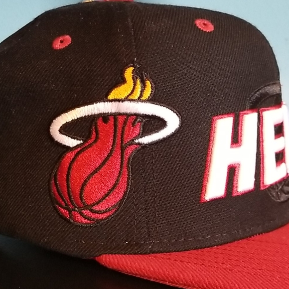MIAMI HEAT team snapback never been used - Picture 2 of 4